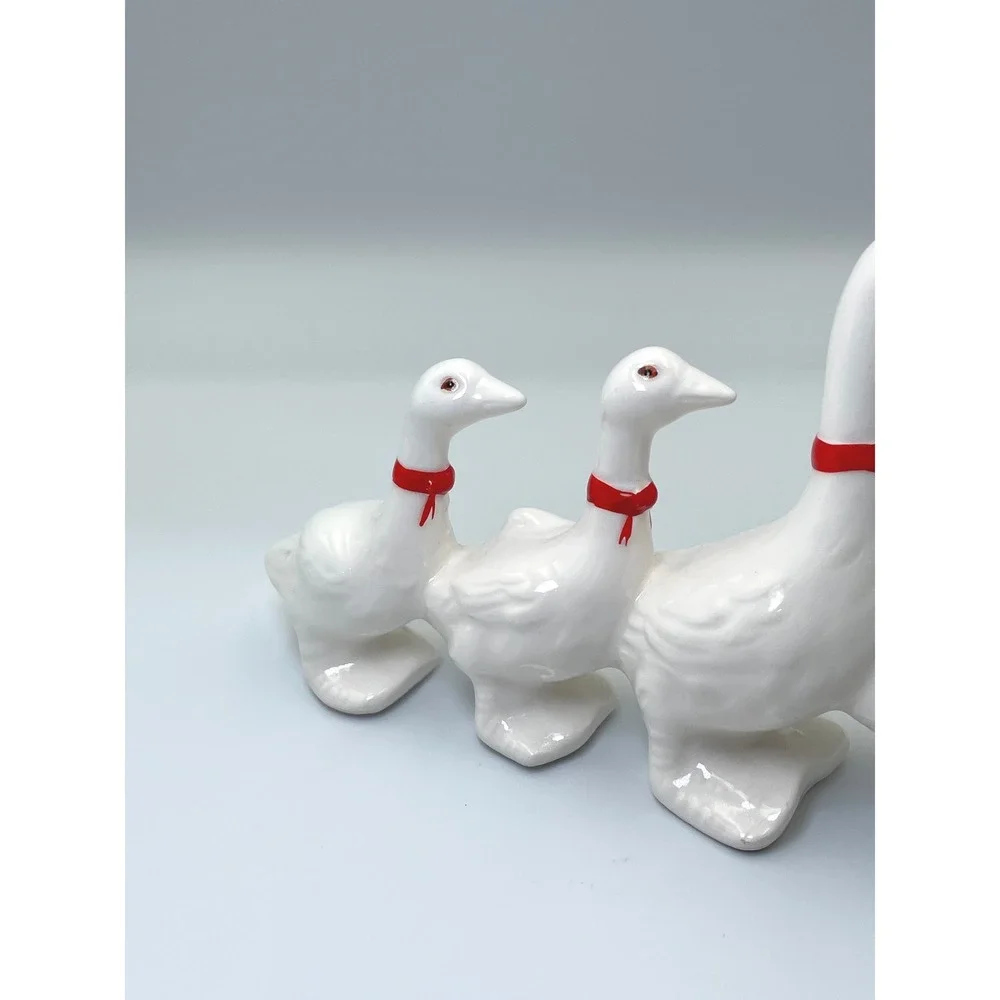 Vintage Dept 56 Christmas Goose Family Figurine Wreath Ceramic Japan 1980s